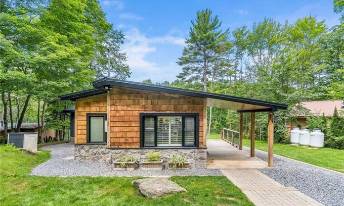Bracebridge Villa | ViRa Cottage