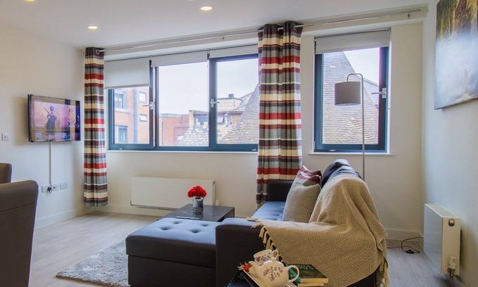 Bedford Apartment | Virexxa Bedford Centre - Deluxe Suite - 2Bed Flat with Free Parking & Gym