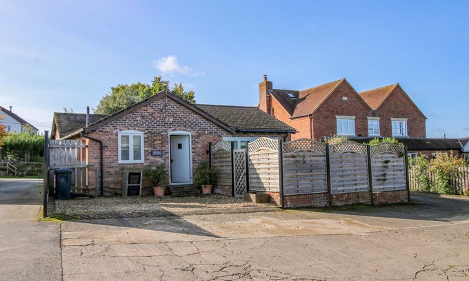 Acton Burnell Cottage | VIRGINIA COTTAGE, pet friendly, with open fire in Acton Burnell