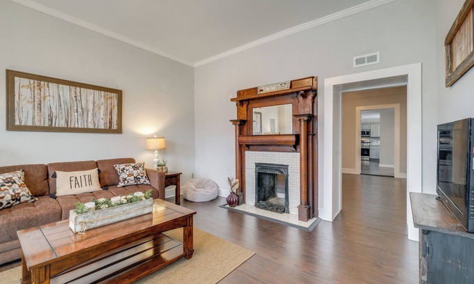 Clifton Forge West House | Virginia Getaway Near Douthat State Park