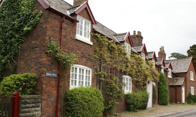 Rostherne House | Virginia Rose, Estate Cottages