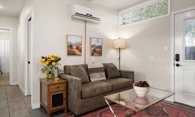 Chico House | Visit our bright, spacious and clean centrally located one bedroom!