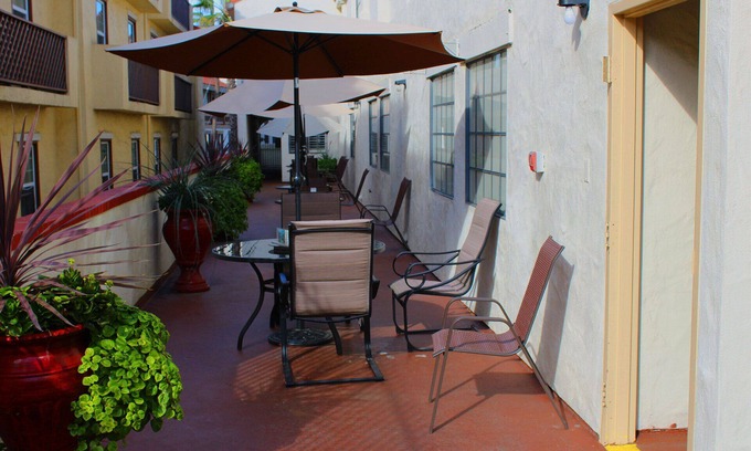 Old Town Hotel | Visit Sunset Cliffs, San Diego! 4 Family-friendly Units w/FREE Breakfast