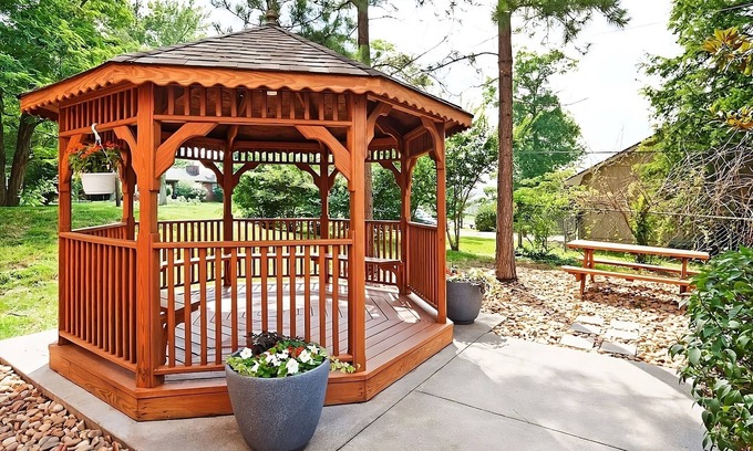 Ashley Oaks Hotel | Visit the Lakeshore Park! Private Kitchen & FREE Parking! Pets Allowed, Gazebo!