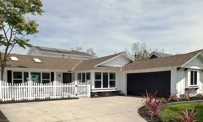 Rossmoor House | Visit This Summer 2023! Stay In Beautiful Rossmoor! Remodeled Kitchen-good price