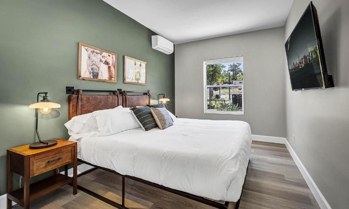 Vista Apartment | Vista 2-Bedroom Apartment - Free Wifi - Near Beach