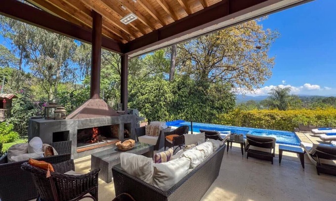Valle de Bravo House | Vista al Nevado: Exceptional Home in Avandaro