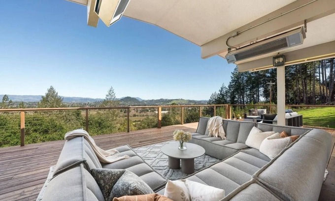 Healdsburg House | Vista Breathtaking View Estate, 5 min to Healdsburg Square, Sleeps 12, Pool, Spa