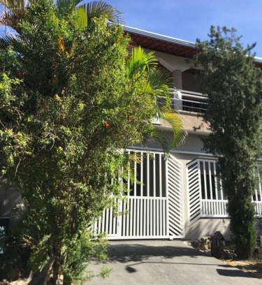 Cavalcante House | Vista da Serra, Casa Térrea e Superior, entradas independentes