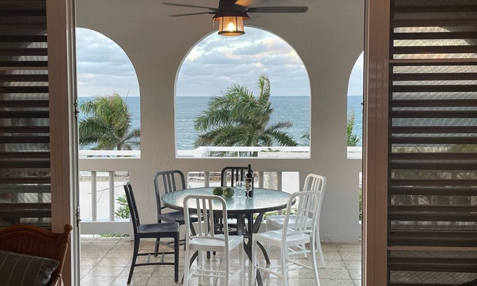 Bravos de Boston House | Vista los Arcos-Panoramic Ocean Views in Bravos; A/C, Great Wifi, Walk to Beach