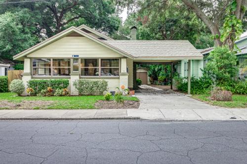 East Lake Morton House | Vistabula Historic Cottage - Walk to FSC & Downtown Lakeland