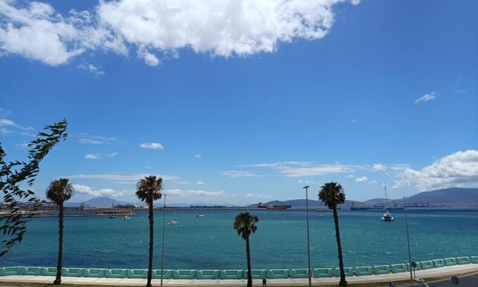 La Linea de la Concepcion House | Vistas a 3 Países y 2 Continentes 1º linea de Playa a 5 minutos de Gibraltar