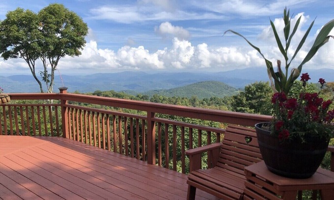 Beech Mountain House | VISTAS ON VILLAGE ROAD