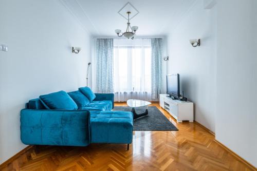 Sofia City Center Apartment | Vitosha Str 2BD White & Blue Apt by Flat Mаnager