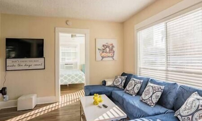 North Park Apartment | Viva California! Right in the Heart of all the Fun! Firepit, BBQ, walk to eats
