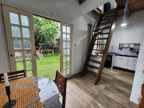 Rio Vermelho Norte Ski Chalet | Viva Floripa com tranquilidade!