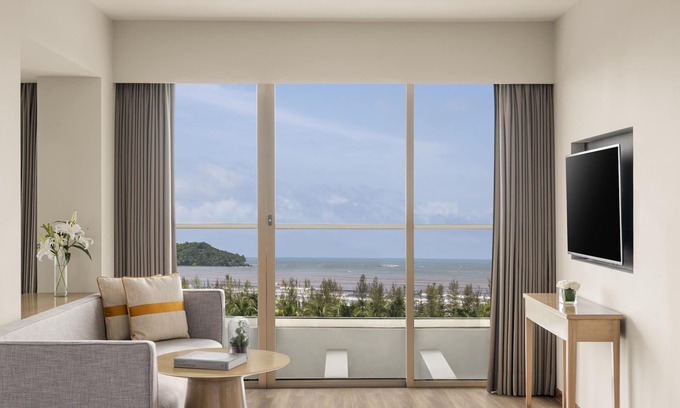 Caranzalem Hotel | Vivanta Goa, Miramar