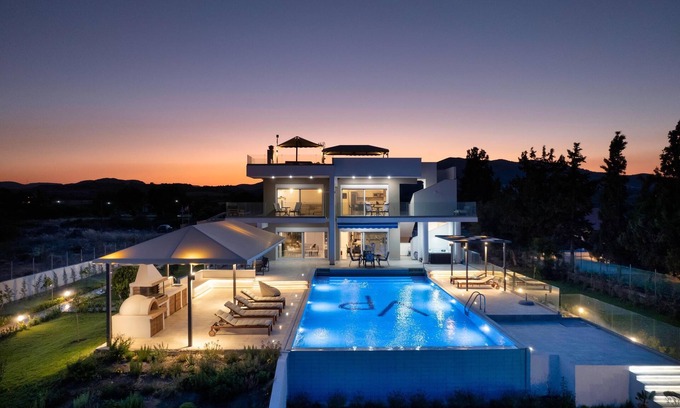 Gennadi Villa | Viviane Paulos Villa