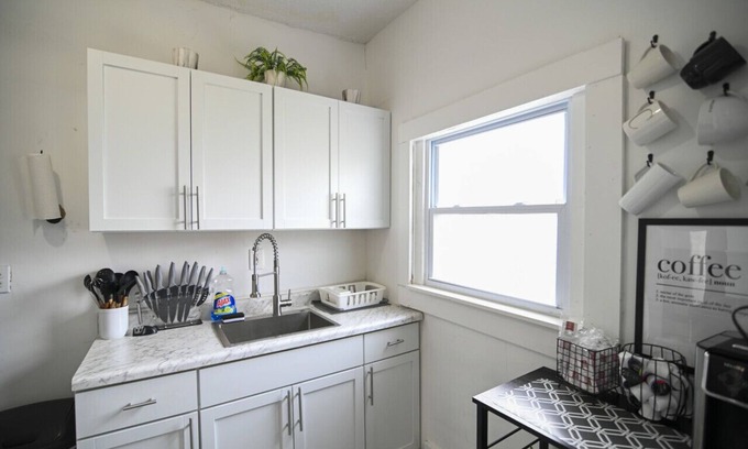 East Cleveland Apartment | Vivid Harmony | Themed | Sleeps 16