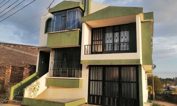 Duitama Cottage | Vivienda casa rural con vista a las montañas a la ciudad ambiente tranquilo
