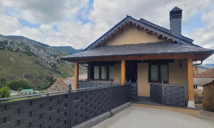 Villafeliz de Babia House | Vivienda Turistica Cueto Larama VUT-LE-860
