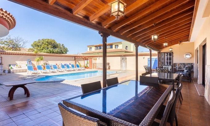 Las Rosas Villa | Vivienda Vacacional FLORATERE. Piscina y relax.