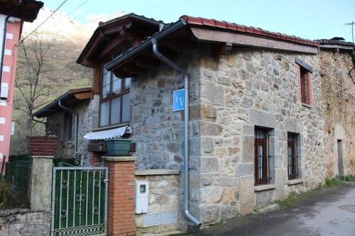 Penamellera Alta House | Vivienda Vacacional La Casina de Tina - Casas de los Picos