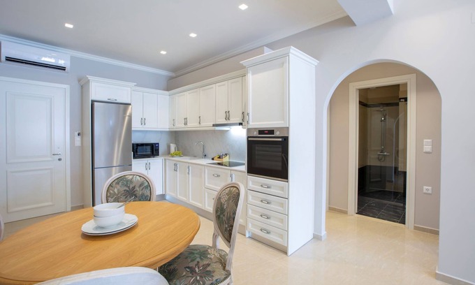 Nidri House | VK Luxury Suites - Private Parking - Adults Only