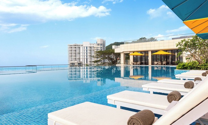 Sanya Hotel | voco Sanya Dadonghai by IHG