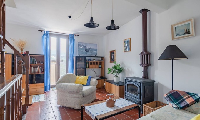 Volastra Apartment | Volastra Cozy APT - with Terrace & Seaview