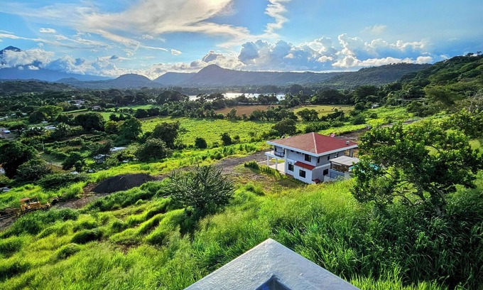 Ilobasco House | Volcano & Lake View home with swimming Pool- 4 bds, sleeps 11 people