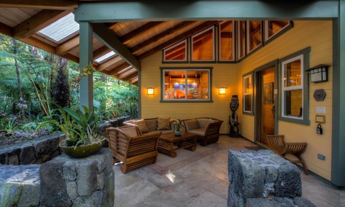 Volcano Bed & Breakfast | Volcano Mist Cottage