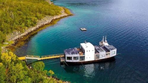 Kvaloya Villa | Volda Floating Home