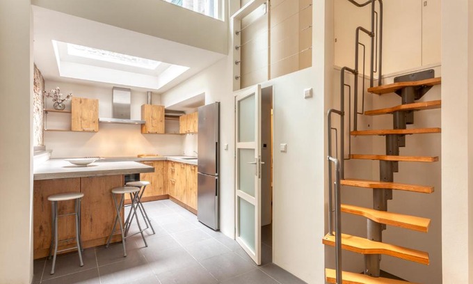 Centrum Apartment | Voldersgracht Canal Home Haarlem (sleeps 2)