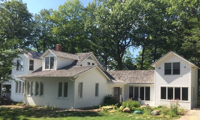 Culver House | Vonnegut House Sleeps 16 Summer/ 6 Winter - East Shore Lake Maxinkuckee Academy