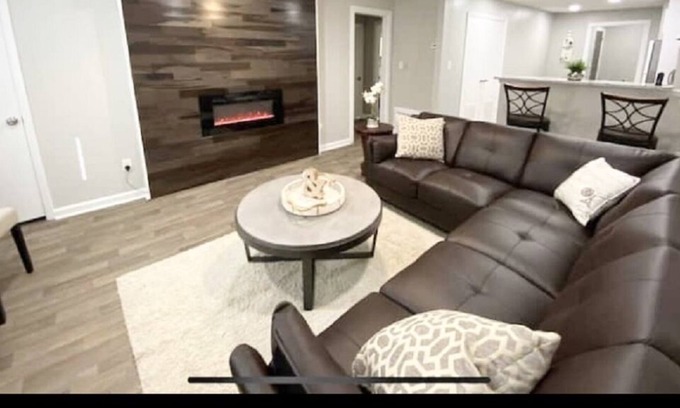 Church Street House | Voyles - Dark Wood Fireplace ✔7min→ATL✈