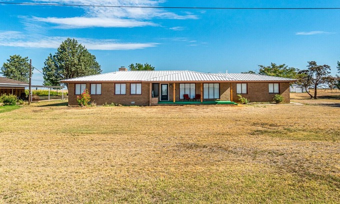 Tulia House | VP Bunkhouse~Big House on 1 Acre~Country Views~Quiet!