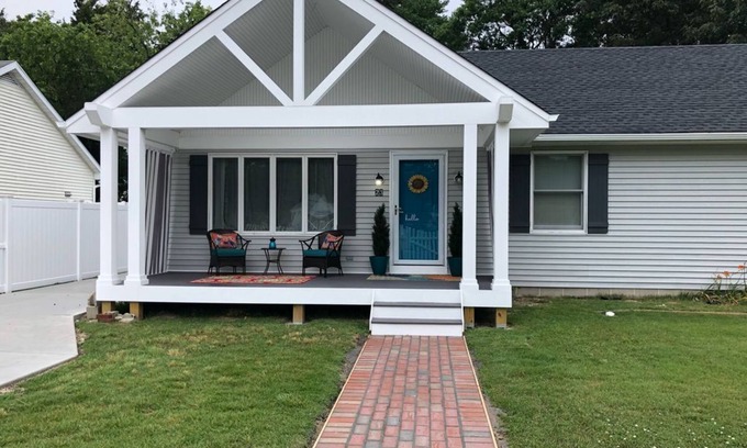 Town Bank House | VRBO Premier Host Listing *Large*New*Clean* Modern*Spacious*