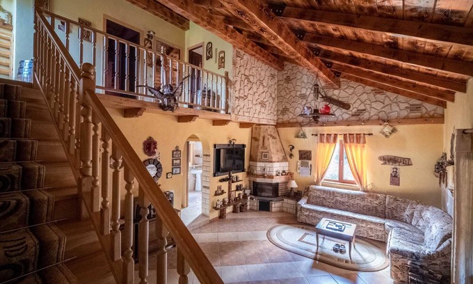 Sebes Cabin | Vrbo Property