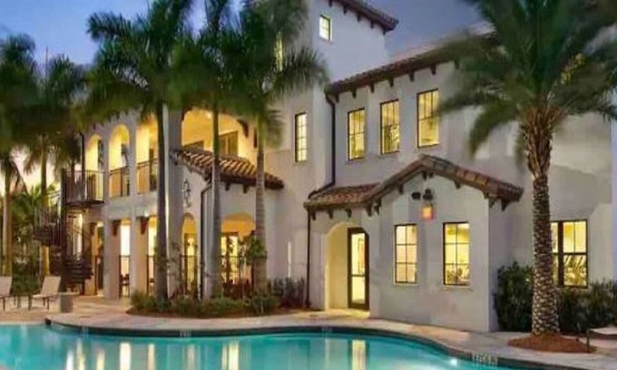 Doral Apartment | Vrbo Property