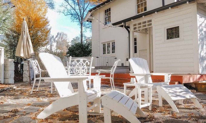 Greensboro Cottage | Vrbo Property