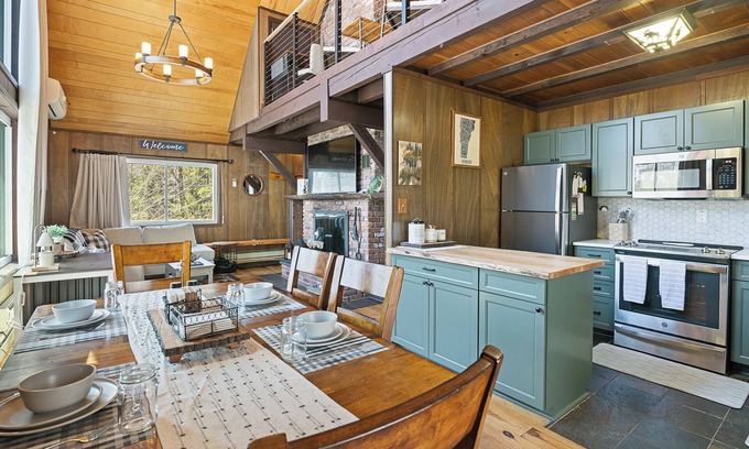 Wilmington House | VT escape for all occasions w/New Kitchen, Game Rooms, Media Lounge, Chimney Hill Clubhouse Access!