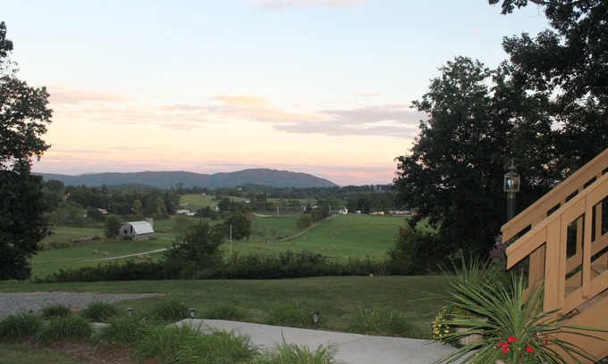Blacksburg House | VT Football VT and Radford Graduation Rental - Peaceful and private setting