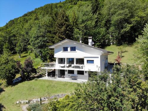 Menthon-Saint-Bernard Villa | Vue exceptionnelle sur lac d'Annecy et Montagnes