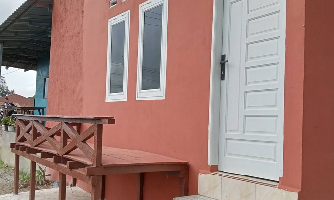 Berastagi Bed & Breakfast | Vulkaan homestay with vulcano view and landmark