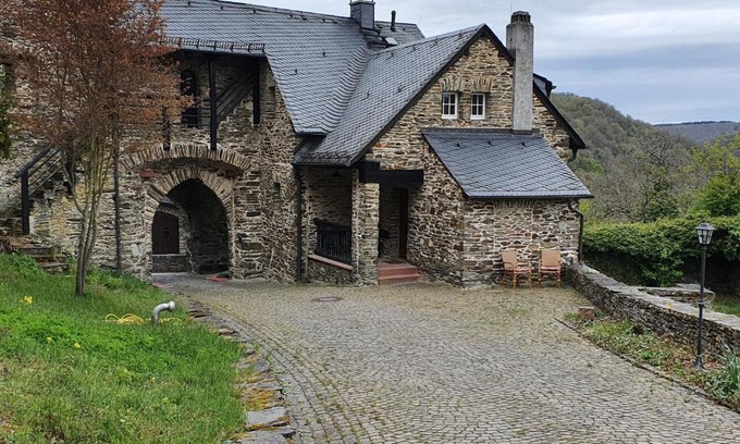 Sauerthal House | Wächterhaus auf der Sauerburg