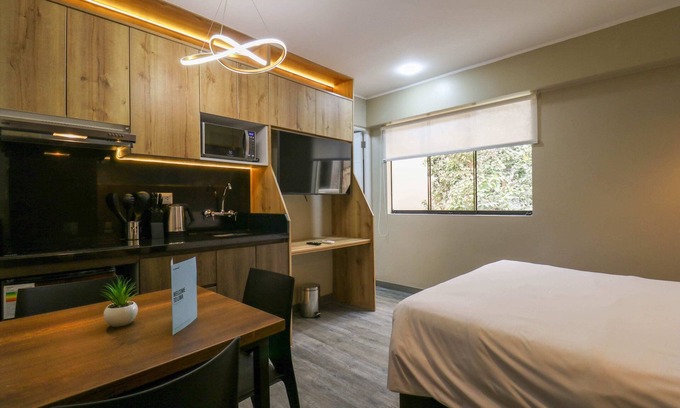 Chacarilla-Santa Cruz Apartment | w* | Classic Loft w/AC in San Isidro
