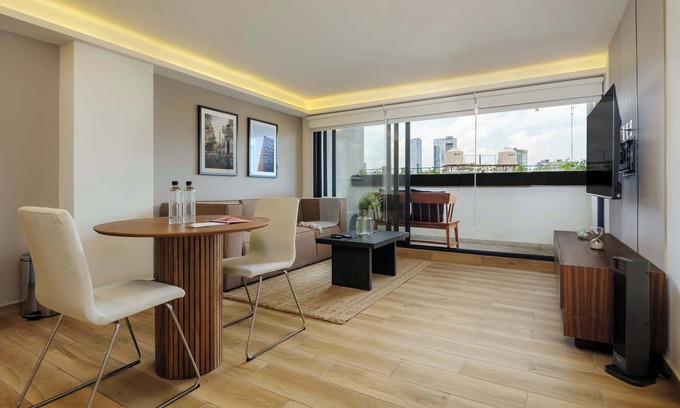 Roma Norte Apartment | w* | Cozy Loft w/Perfect Balcony in Colima