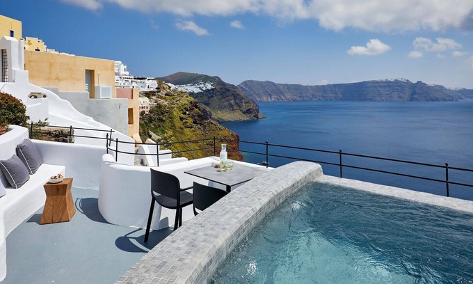 Oia Villa | (w) Deluxe 1 Bedroom Cave Villa | Outdoor Hot Tub | Santorini