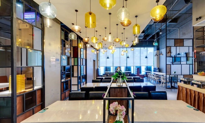 Baiyun Hotel | W Kardon Hotel